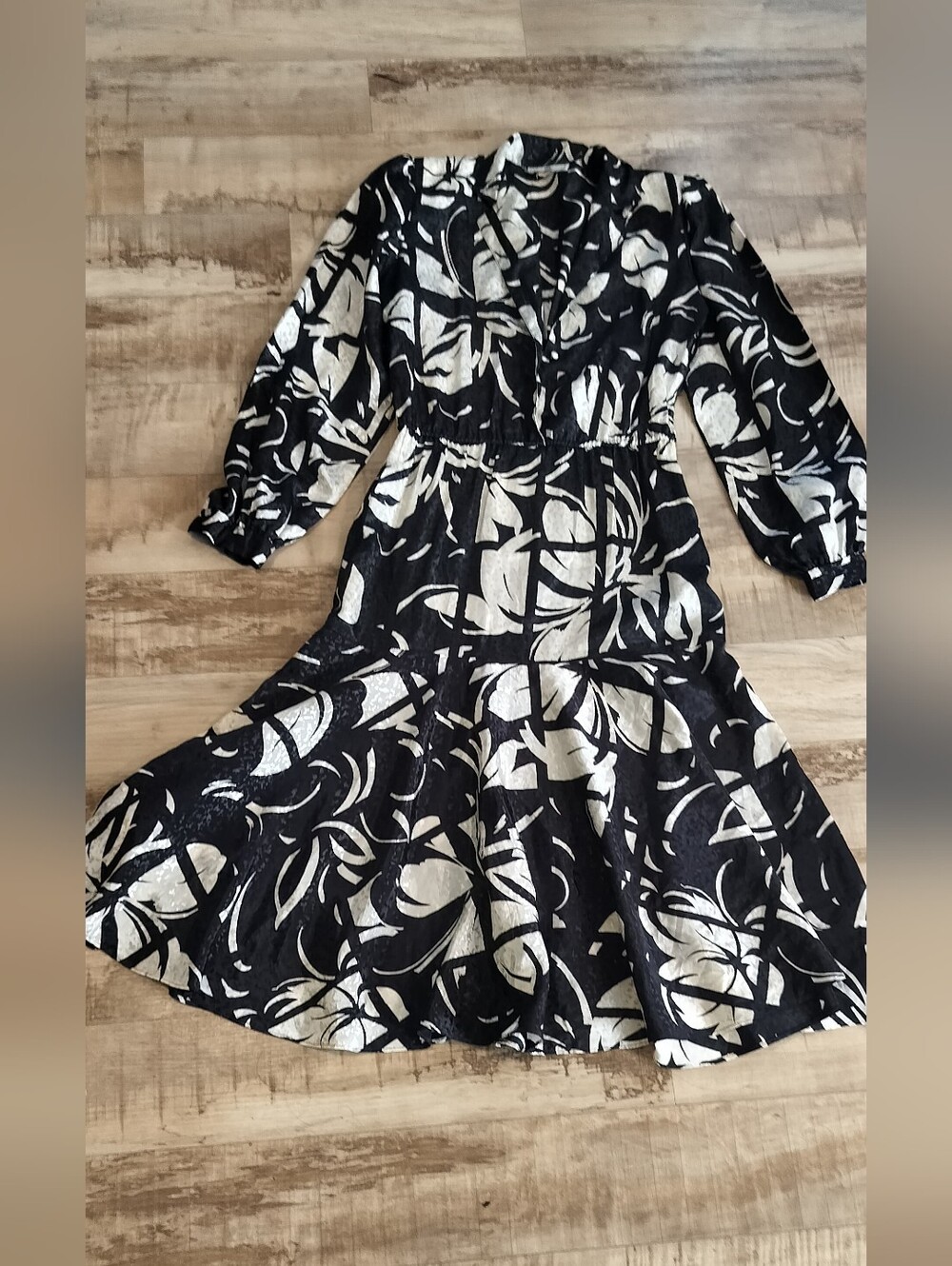 jonathan martin Black and White Floral Long Sleeve Midi Dress